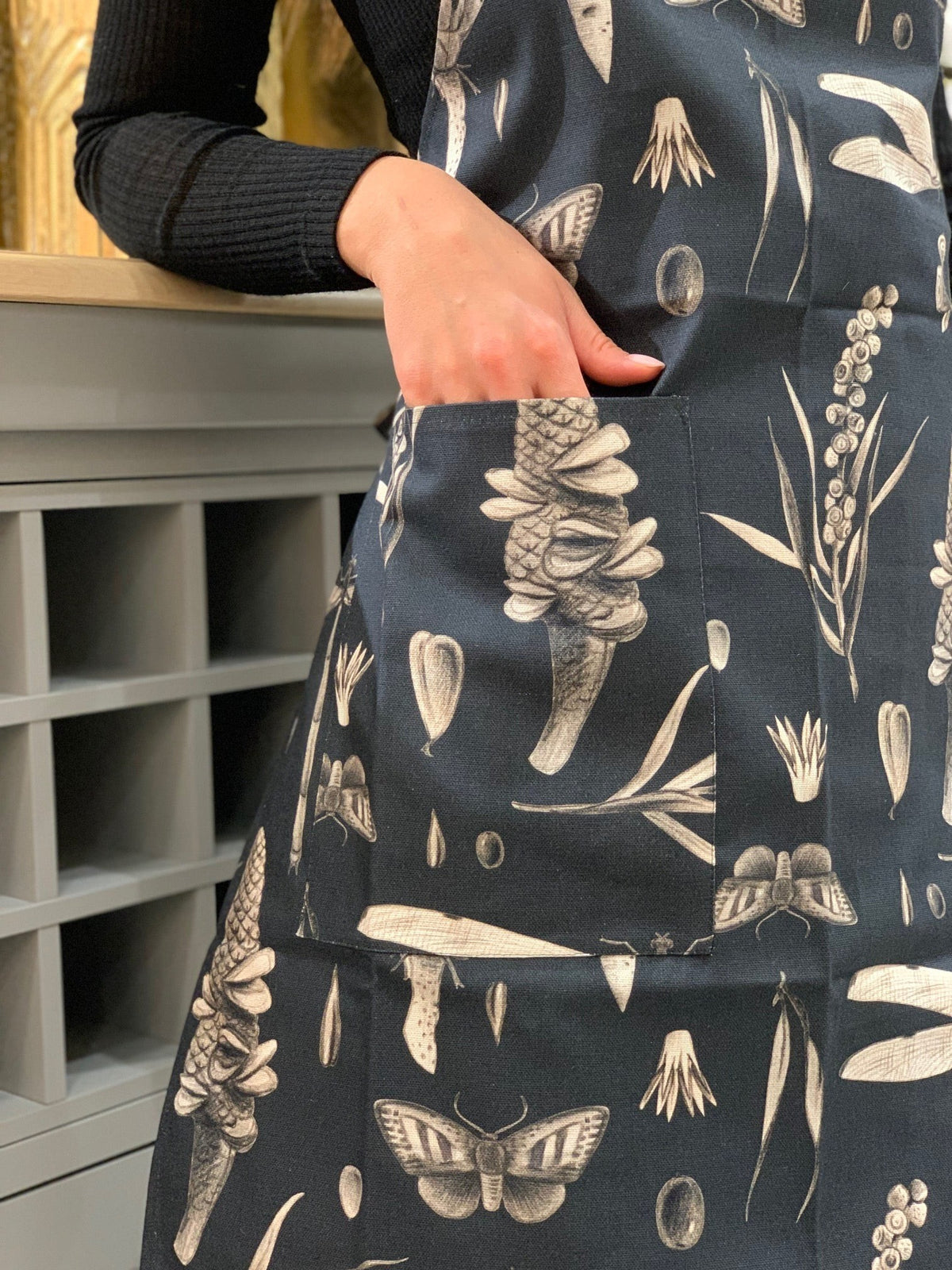 Ladies' Apron - Seeds Carbon